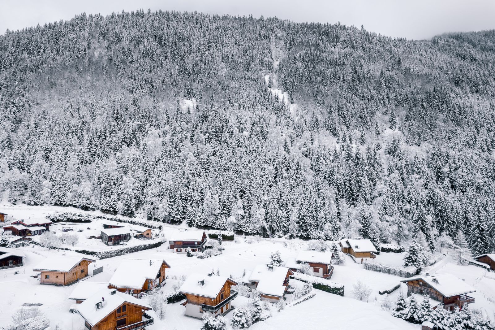 Le village sous la neige